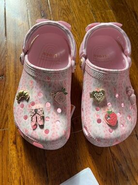 CROCS x LOVESHACKFANCY